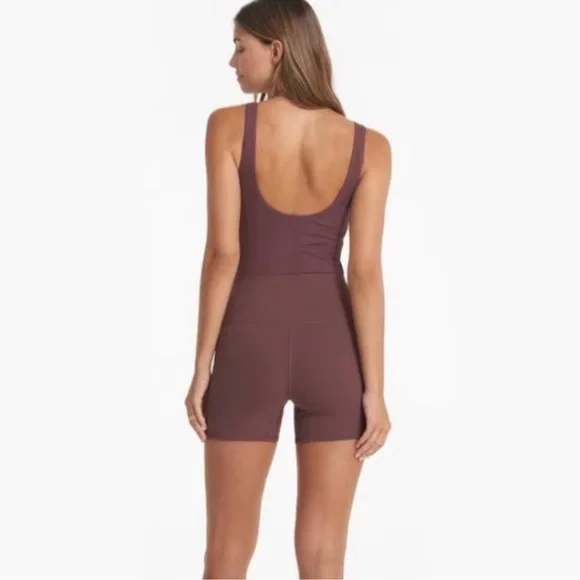 Vuori Pink Jumpsuit with Sleeveless Design and Form-Fitting Silhouette - Picture 2 of 2